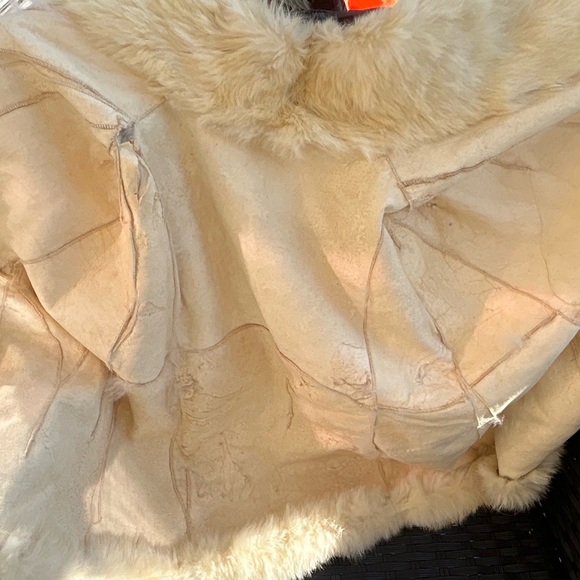 Genuine Rabbit Cape - Picture 5 of 5